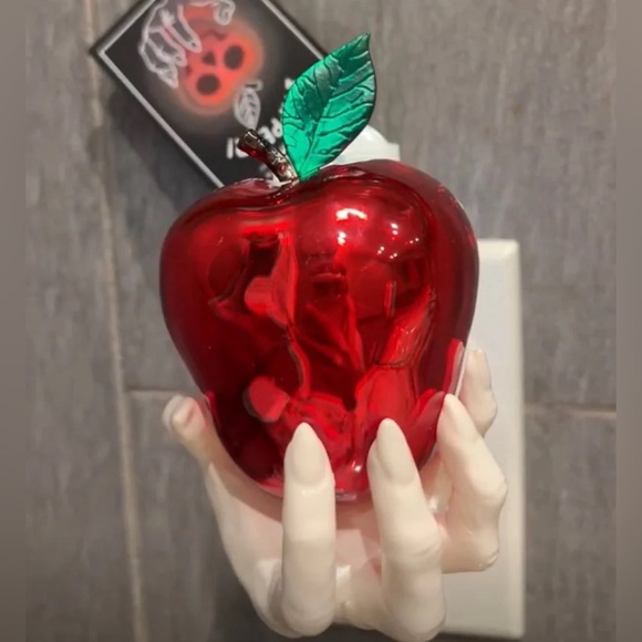 Bath & body works EVIL APPLE wallflower plug - Picture 4 of 5